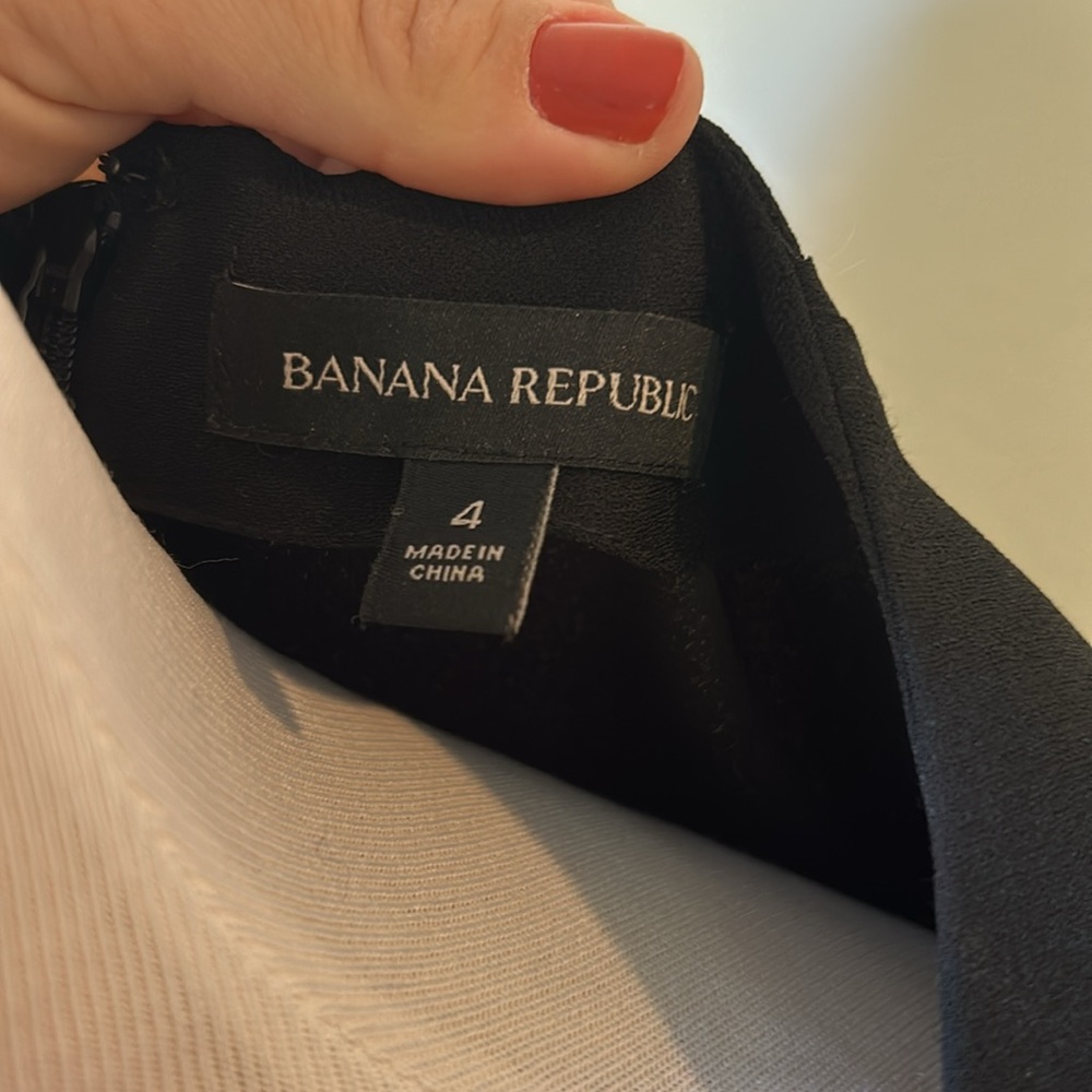 BOGO Banana Republic Black Shift Dress with Scallop Detail - Picture 5 of 9